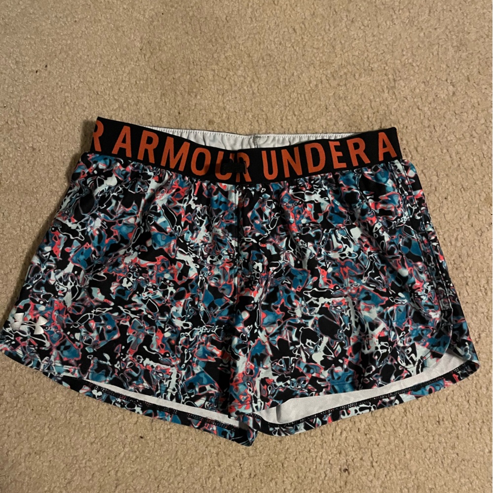 Girls Youth XL Under armour sports shorts. Multi-color.